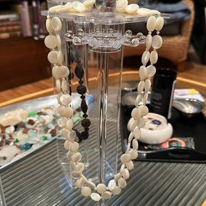 vintage mother of pearl bead necklace 🐚